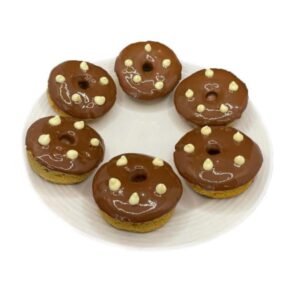 Donas de chocolate con chispas de chocolate blanco (media docena)