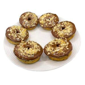 Donas de chocolate con cacahuate (media docena)